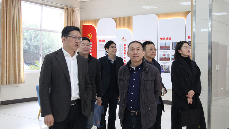 夏曉峰在浙農(nóng)華盛調(diào)研