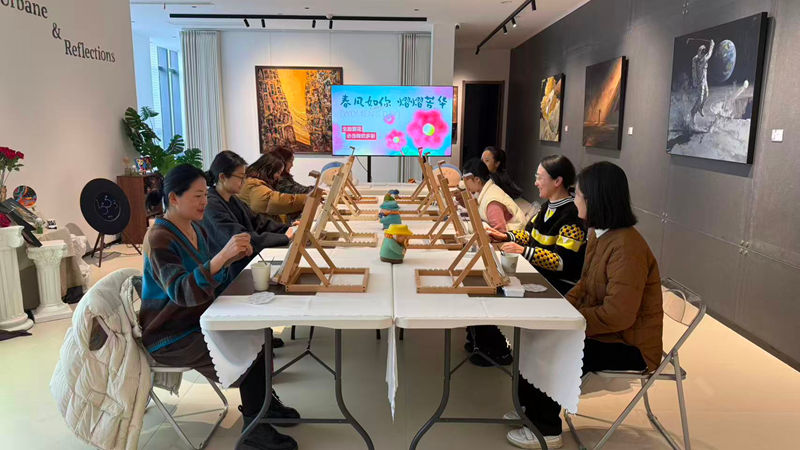 浙農(nóng)實業(yè)舉辦&ldquo;藝起綻放&rdquo;三八婦女節(jié)藝術(shù)繪畫主題活動